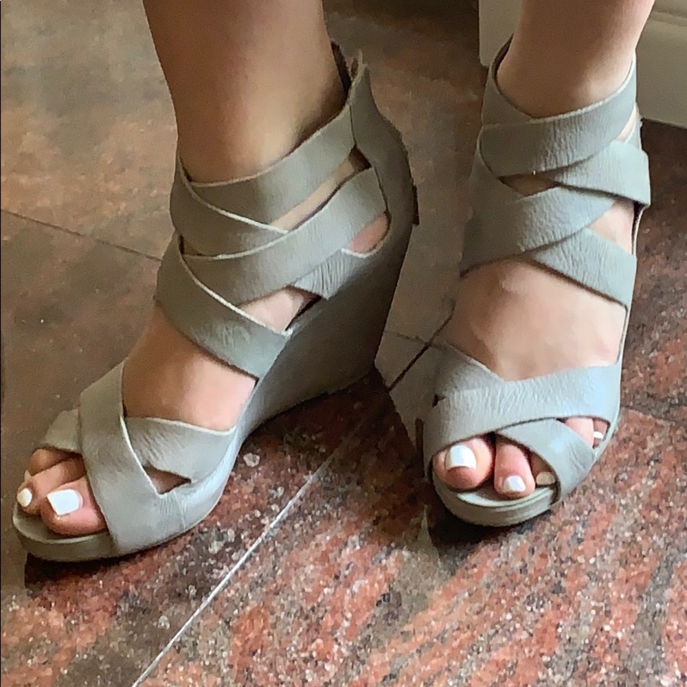 Dolce vita grey wedges cross cross
